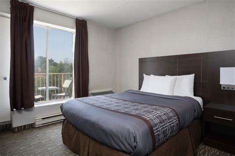 cheap hotels in etobicoke area